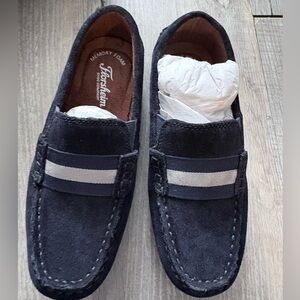 Florsheim  Boys Jasper Drive Size 2 Suede Moc slippers loafers with box